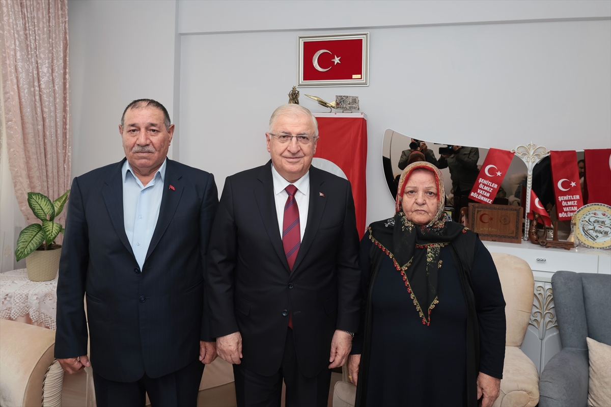 Bakan Güler: Şehit Emin Polat'ın ailesine ziyaret