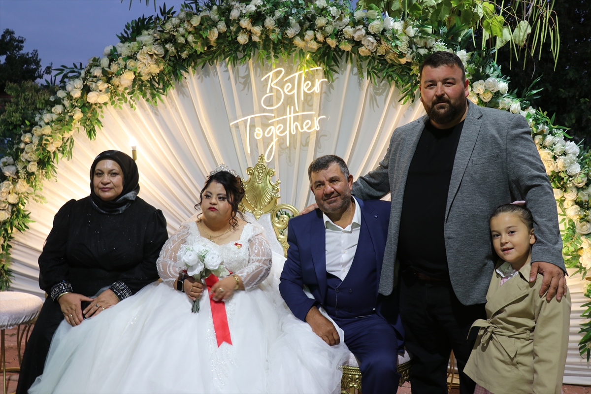 Elif Aldemir'e temsili düğün: Burdur'da büyük mutluluk yaşandı