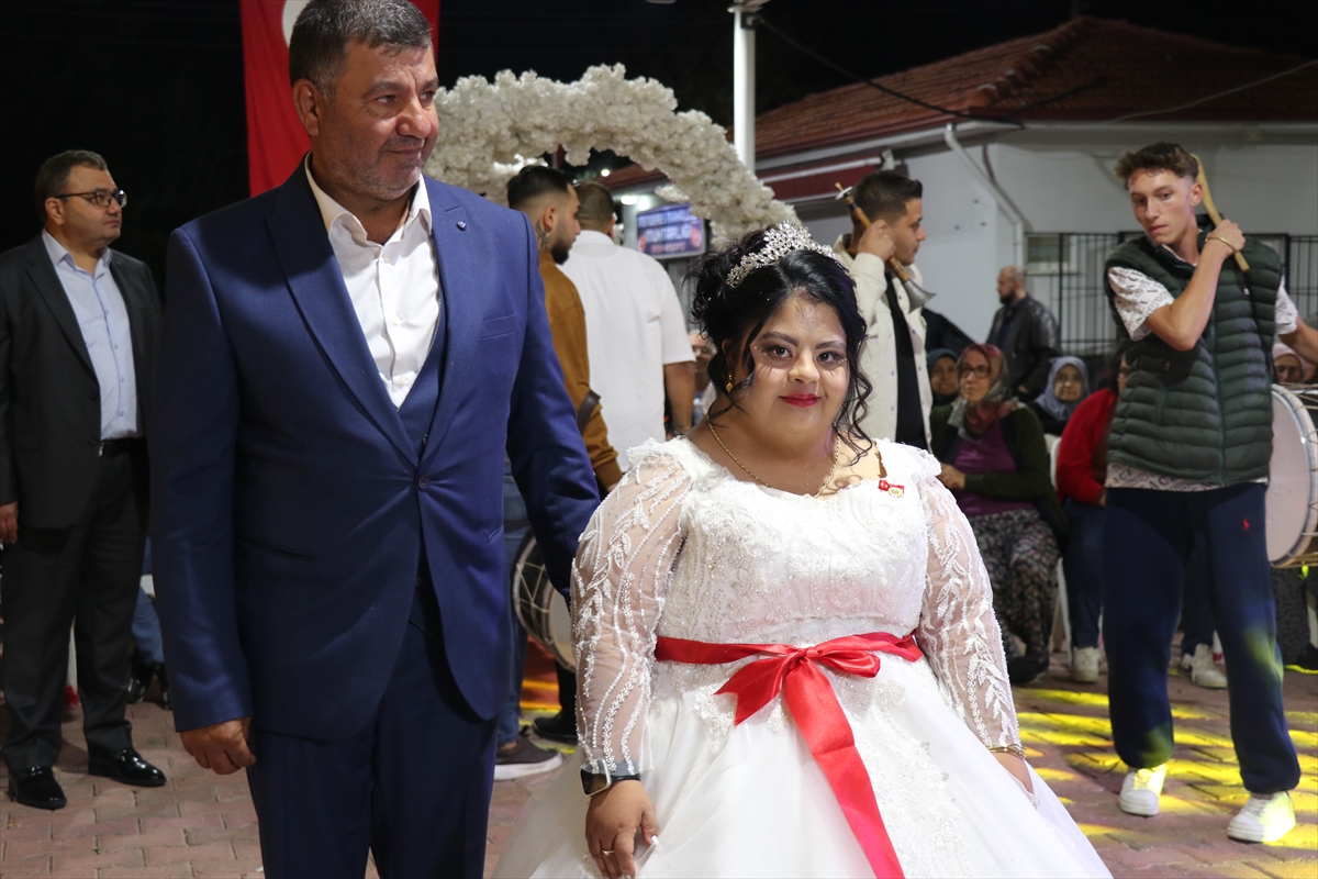 Elif Aldemir'e temsili düğün: Burdur'da büyük mutluluk yaşandı