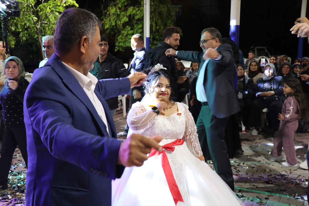 Elif Aldemir'e temsili düğün: Burdur'da büyük mutluluk yaşandı