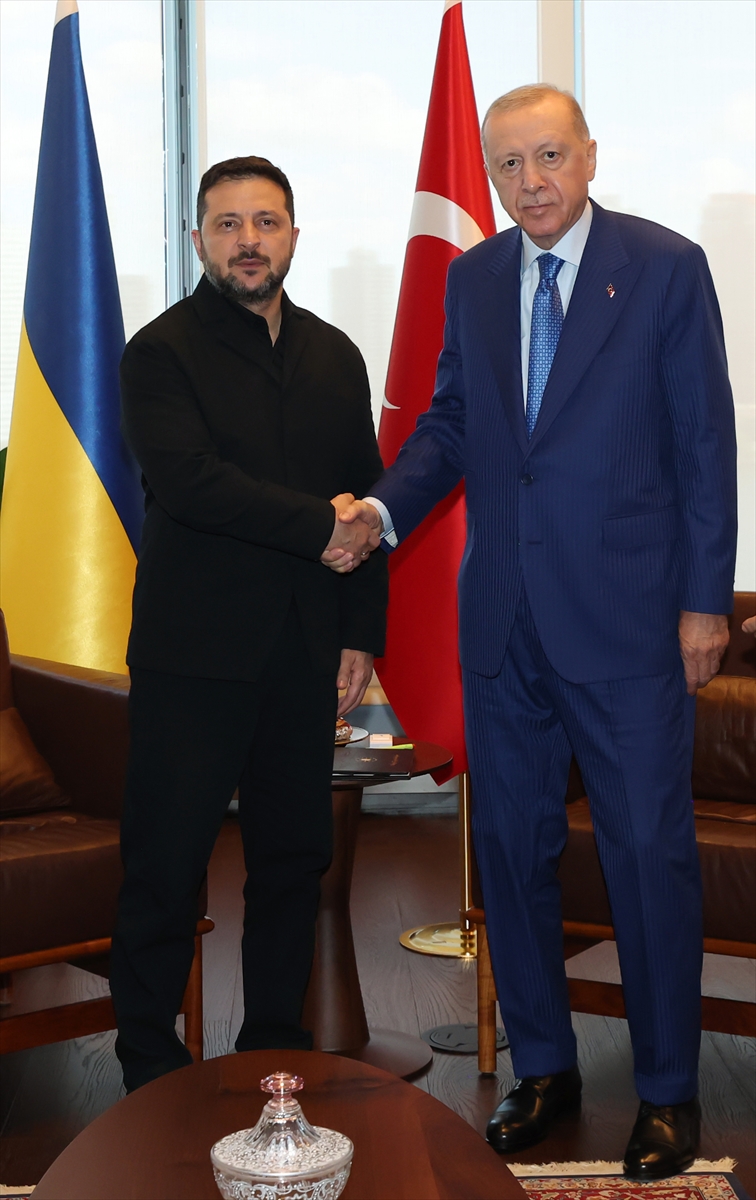 Cumhurbaşkanı Erdoğan, Ukrayna Devlet Başkanı Zelenskiy ile bir araya geldi