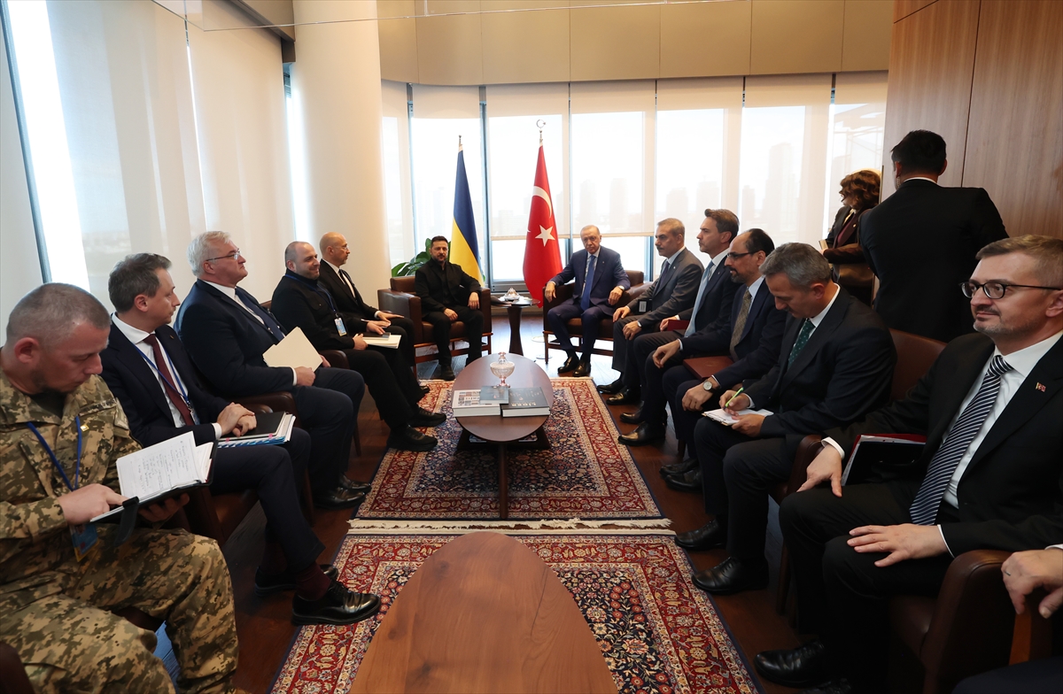 Cumhurbaşkanı Erdoğan, Ukrayna Devlet Başkanı Zelenskiy ile bir araya geldi