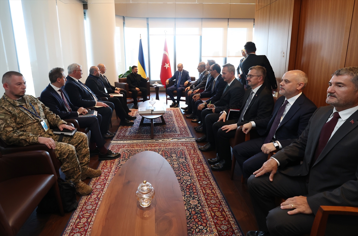 Cumhurbaşkanı Erdoğan, Ukrayna Devlet Başkanı Zelenskiy ile bir araya geldi