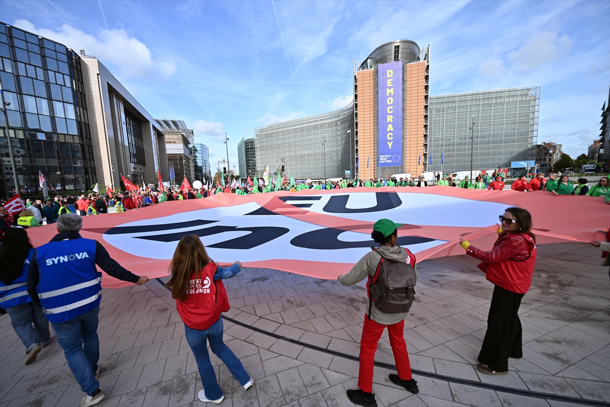 Avrupa sendikaları 'EU Inc.' teklifini Brüksel'de protesto etti