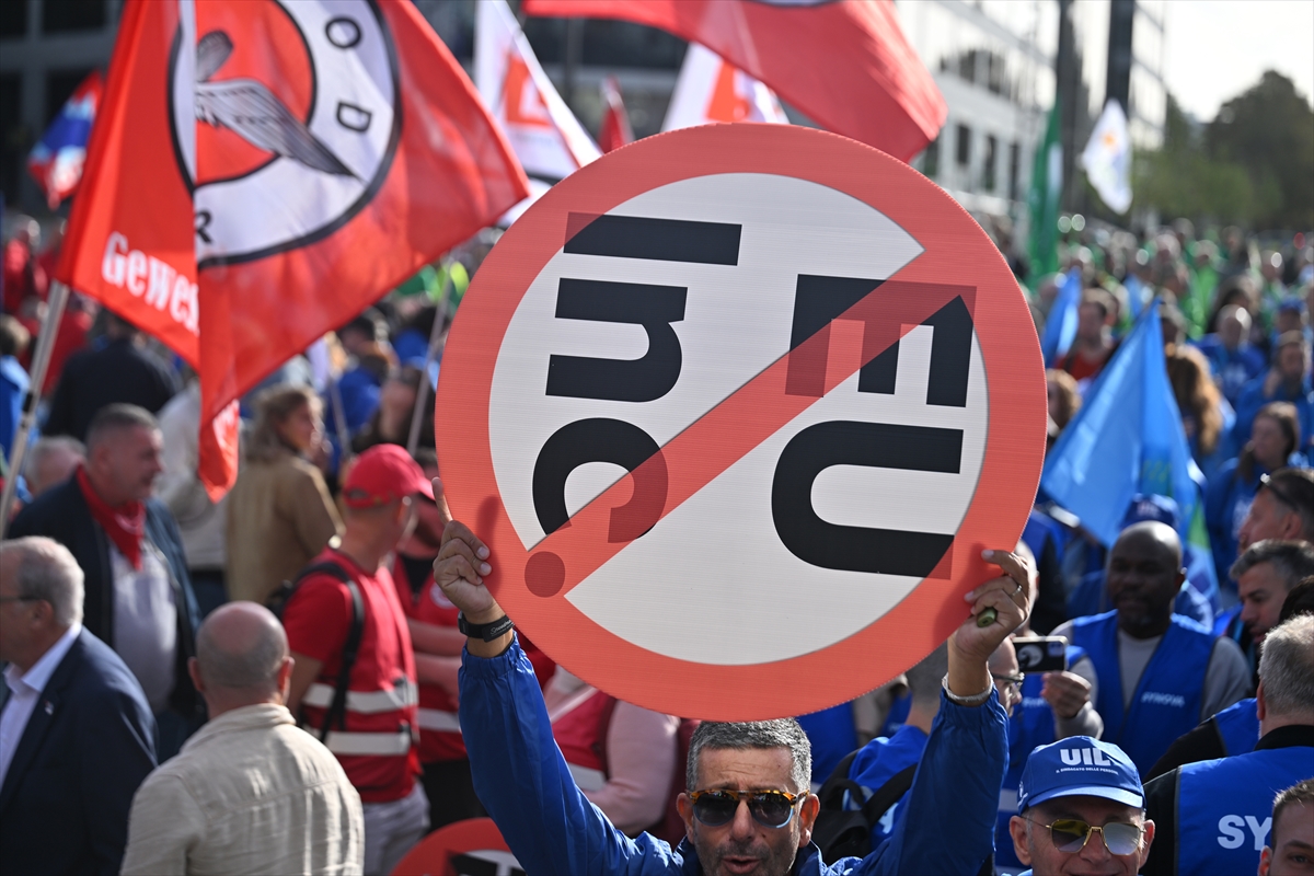 Avrupa sendikaları 'EU Inc.' teklifini Brüksel'de protesto etti