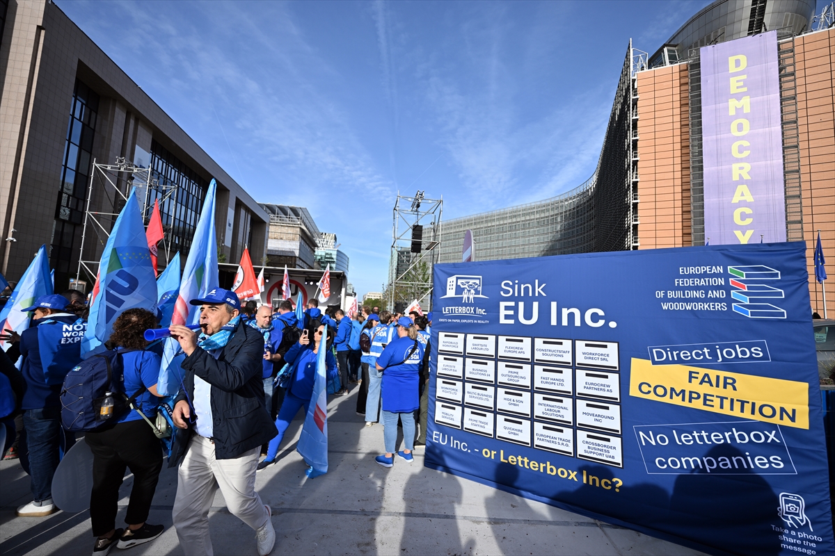 Avrupa sendikaları 'EU Inc.' teklifini Brüksel'de protesto etti