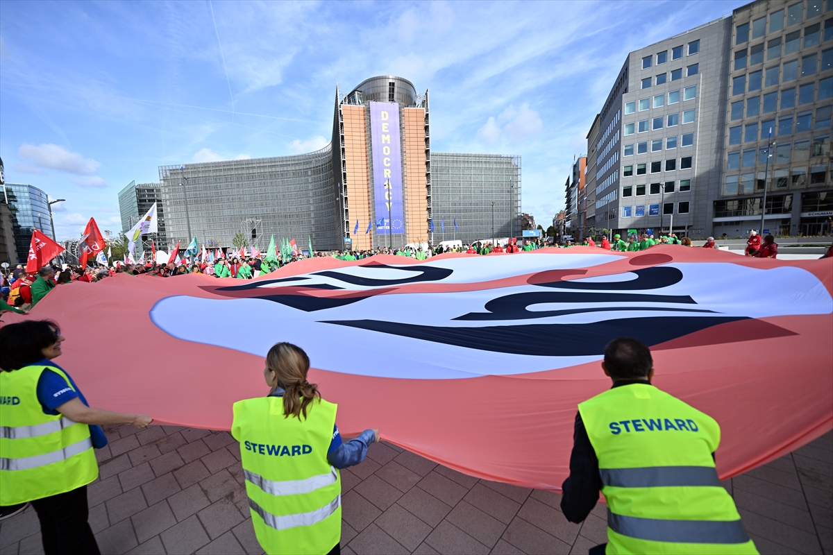 Avrupa sendikaları 'EU Inc.' teklifini Brüksel'de protesto etti