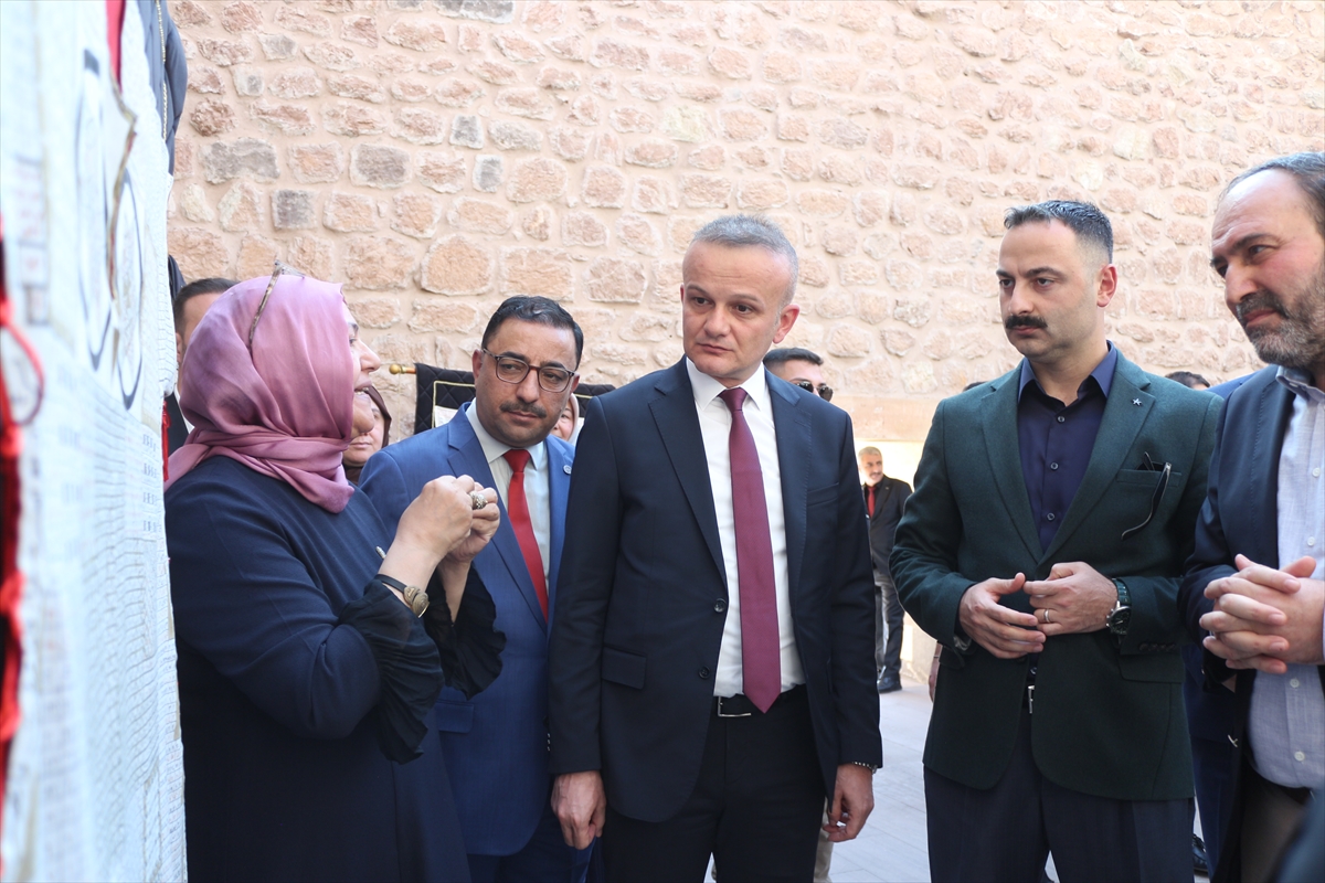 İshak Paşa Sarayı'nda Dualı Sultan Gömlekleri Sergisi Açıldı