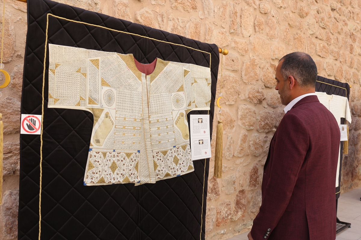 İshak Paşa Sarayı'nda Dualı Sultan Gömlekleri Sergisi Açıldı