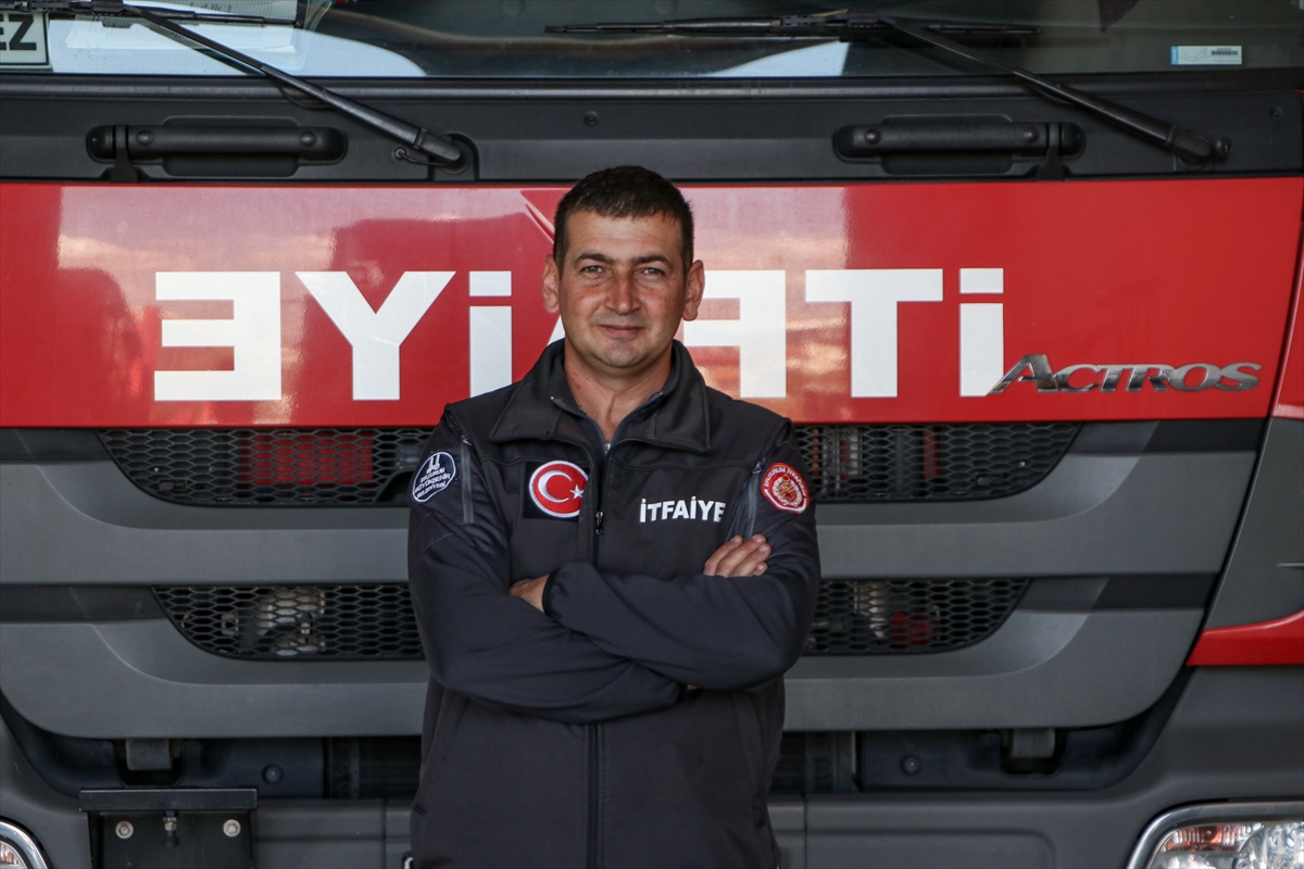 Çocukken gönül verdiği baba ve amca mesleğinde 11 yıldır alevleri söndürmeye koşuyor