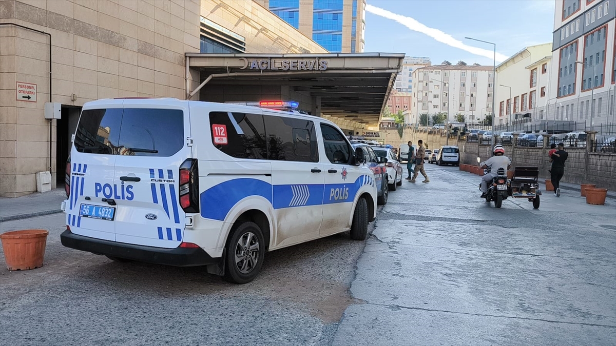Siirt'te fıstık işçilerini taşıyan tarım aracı devrildi: 7 yaralı