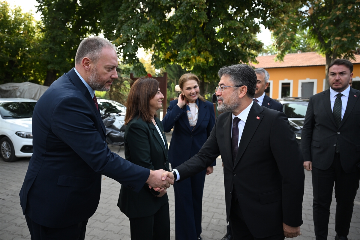 Tarım ve Orman Bakanı Yumaklı, Edirne Valiliğini ziyaret etti