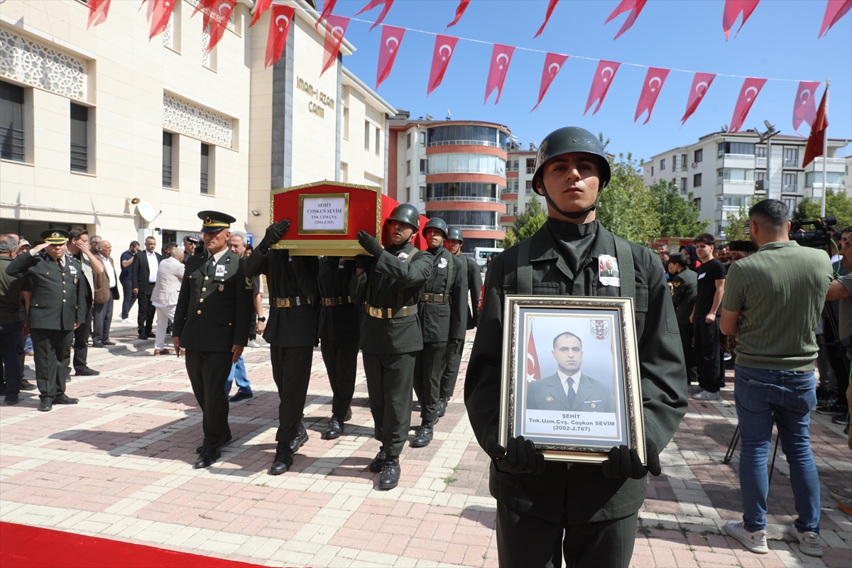 Şehit Uzman Çavuş Coşkun Sevim Elazığ'da son yolculuğuna uğurlandı