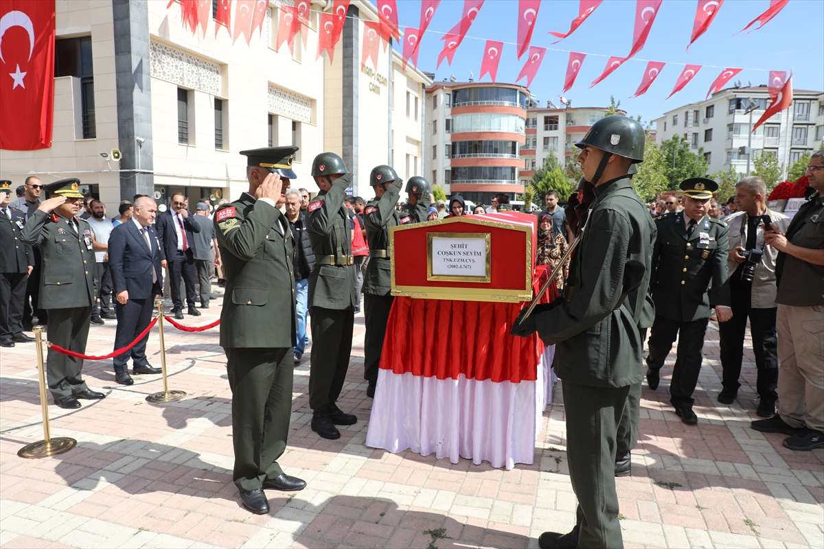 Şehit Uzman Çavuş Coşkun Sevim Elazığ'da son yolculuğuna uğurlandı