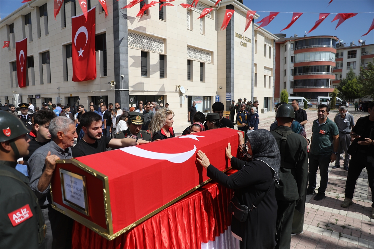 Şehit Uzman Çavuş Coşkun Sevim Elazığ'da son yolculuğuna uğurlandı
