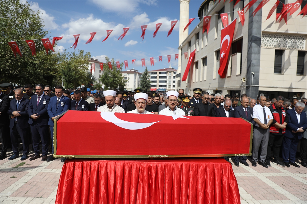 Şehit Uzman Çavuş Coşkun Sevim Elazığ'da son yolculuğuna uğurlandı