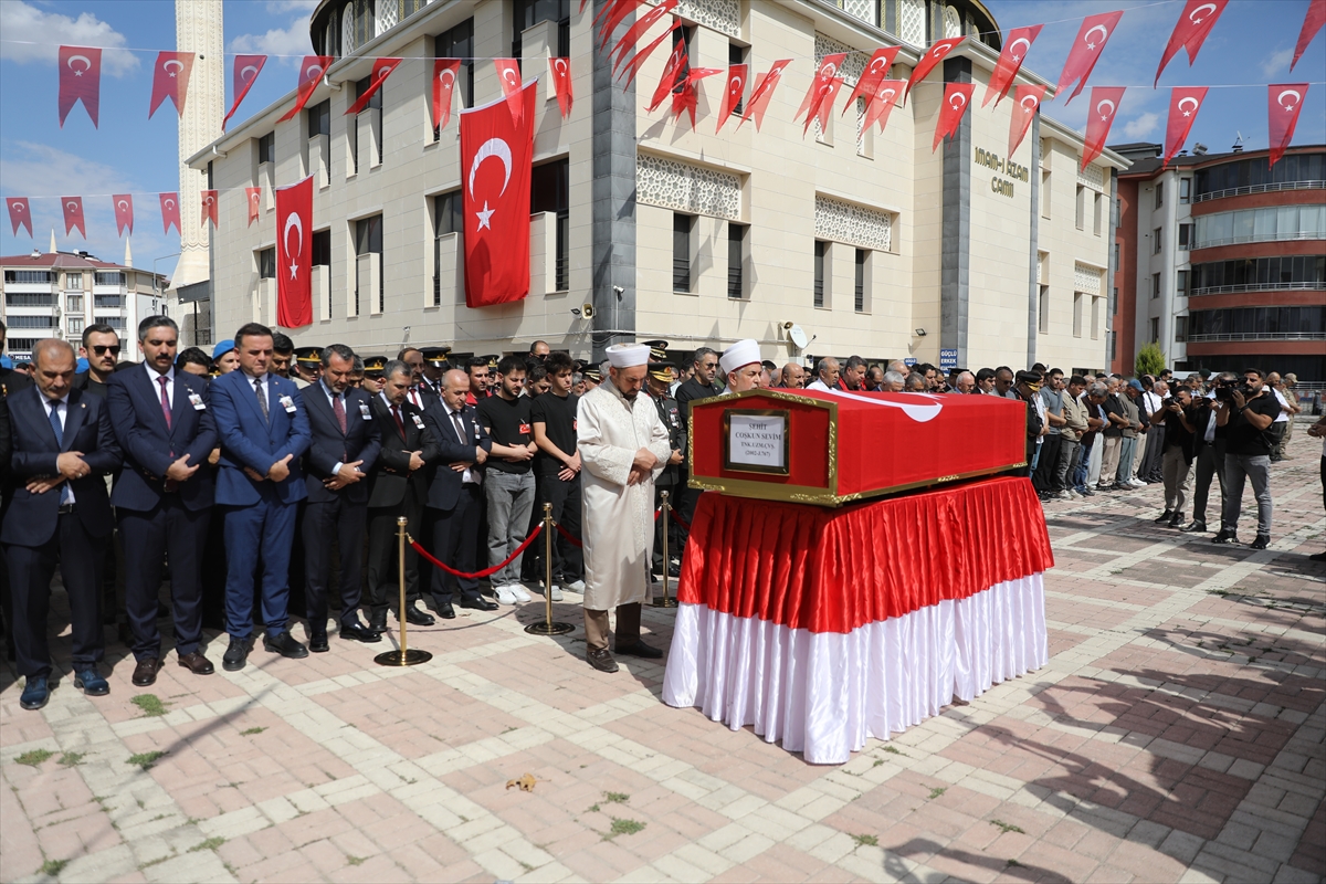 Şehit Uzman Çavuş Coşkun Sevim Elazığ'da son yolculuğuna uğurlandı