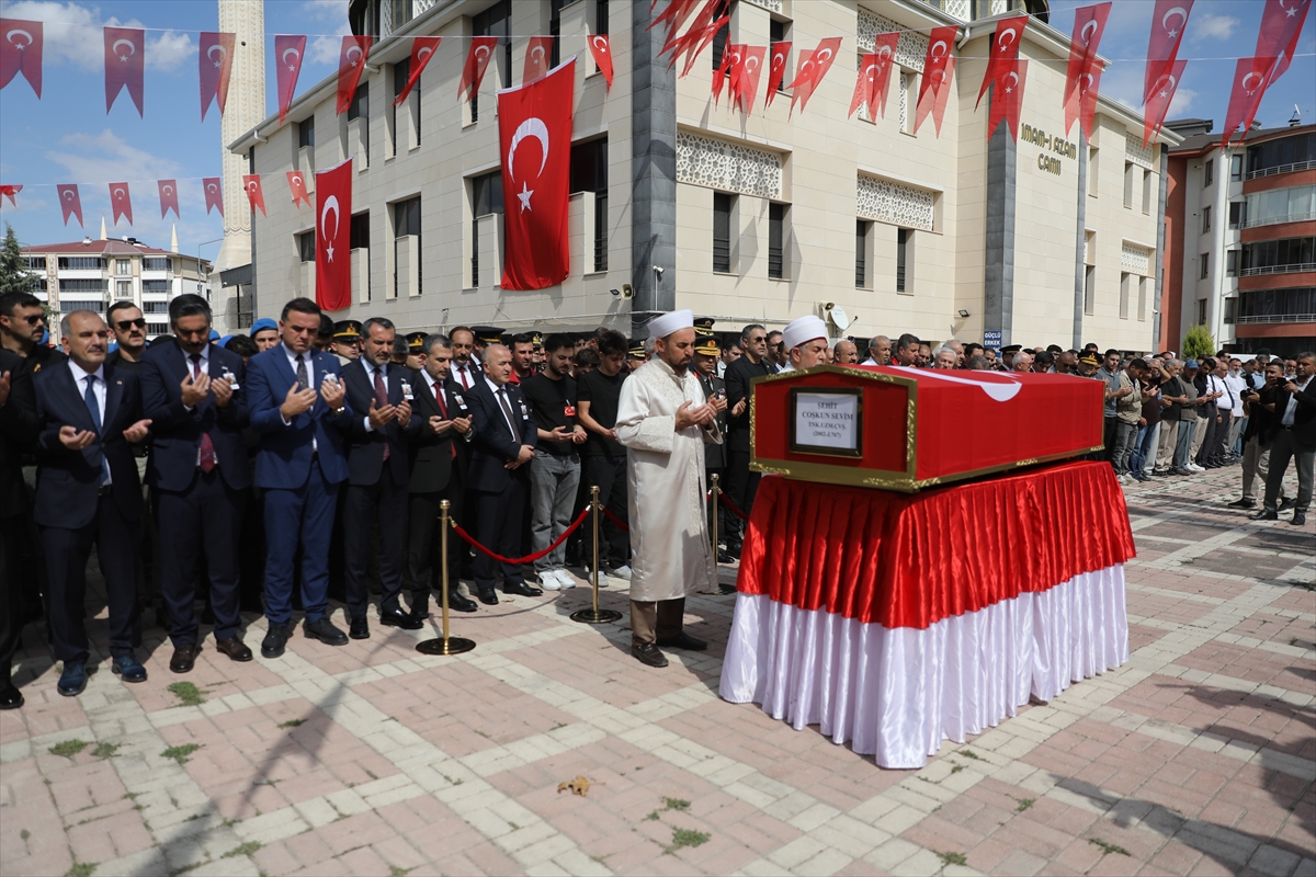 Şehit Uzman Çavuş Coşkun Sevim Elazığ'da son yolculuğuna uğurlandı