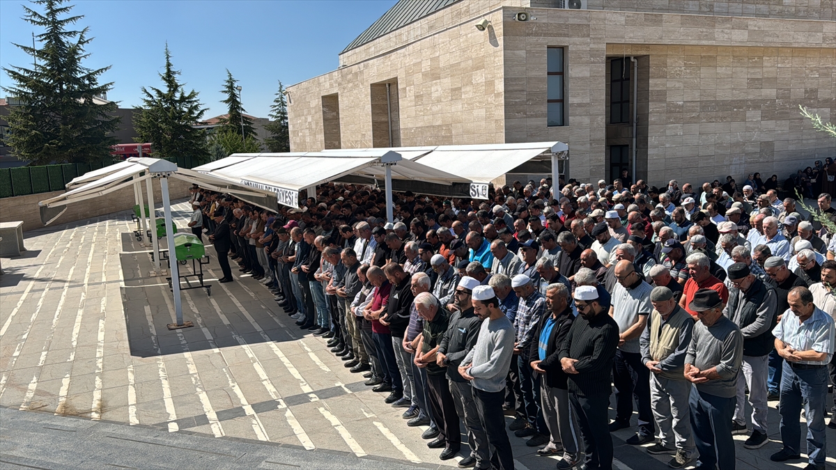 Karaman'da siyanür şüphesiyle ölen çift toprağa verildi