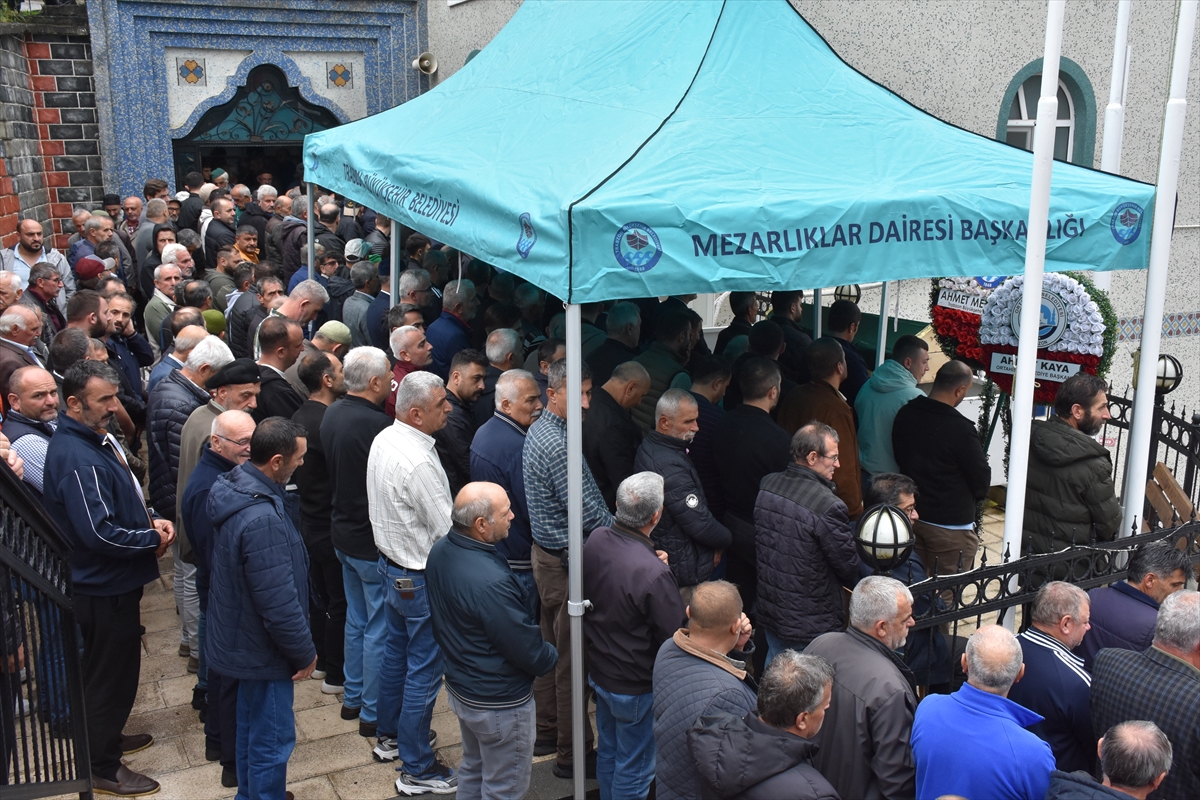 Trabzon'daki toprak kaymasında ölen Ali Turhal defnedildi