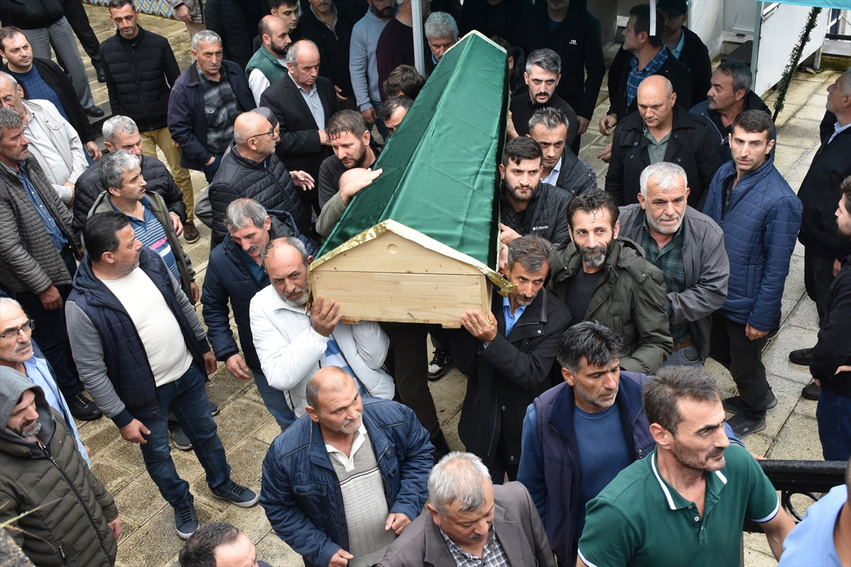 Trabzon'daki toprak kaymasında ölen Ali Turhal defnedildi