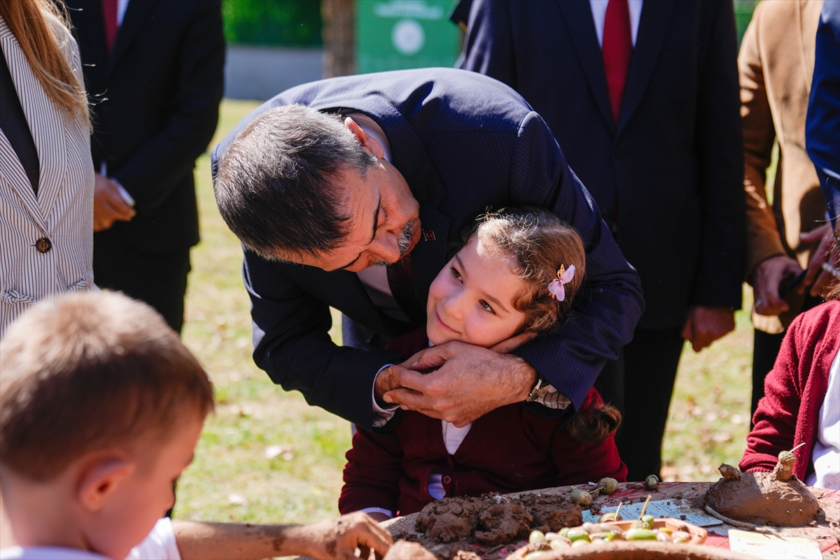 Bakan Tekin: Geleneksel oyunlarla değerlerimizi aktarabiliriz