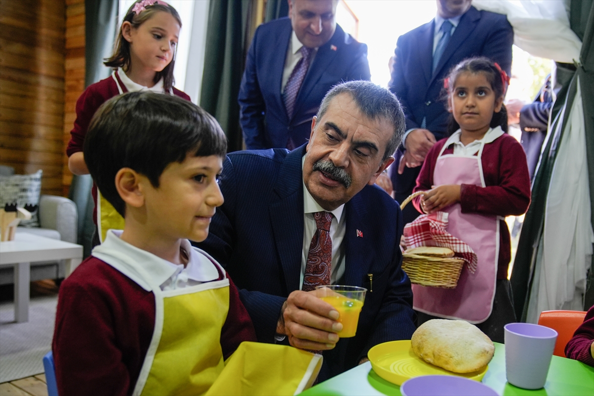 Bakan Tekin: Geleneksel oyunlarla değerlerimizi aktarabiliriz