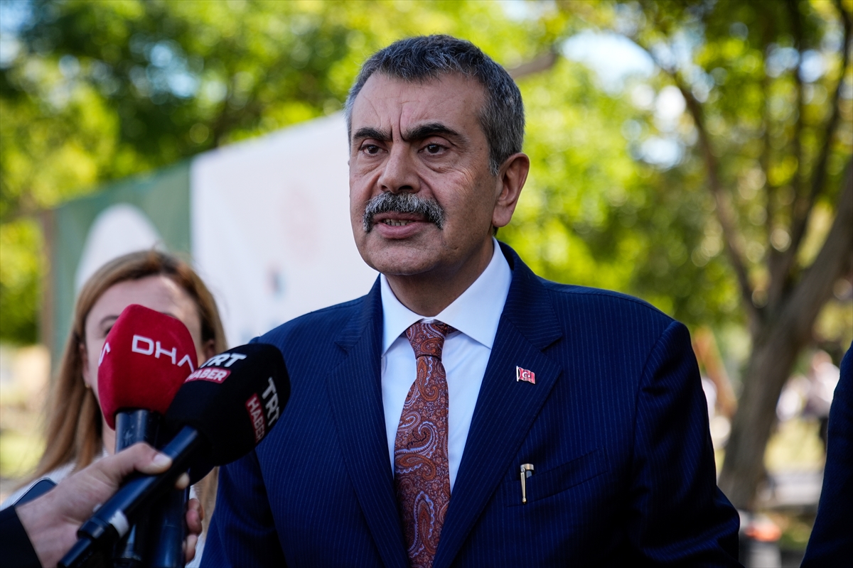 Bakan Tekin: Geleneksel oyunlarla değerlerimizi aktarabiliriz