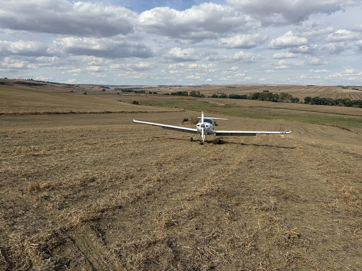 Tekirdağ'da eğitim uçağı zorunlu iniş yaptı: Pilotlar iyi
