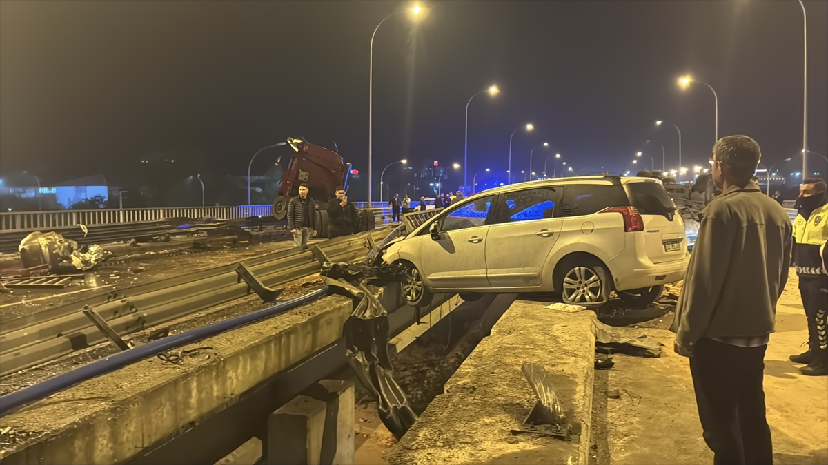 Afyonkarahisar'da kaza: 1 kişi hayatını kaybetti, 7 yaralı