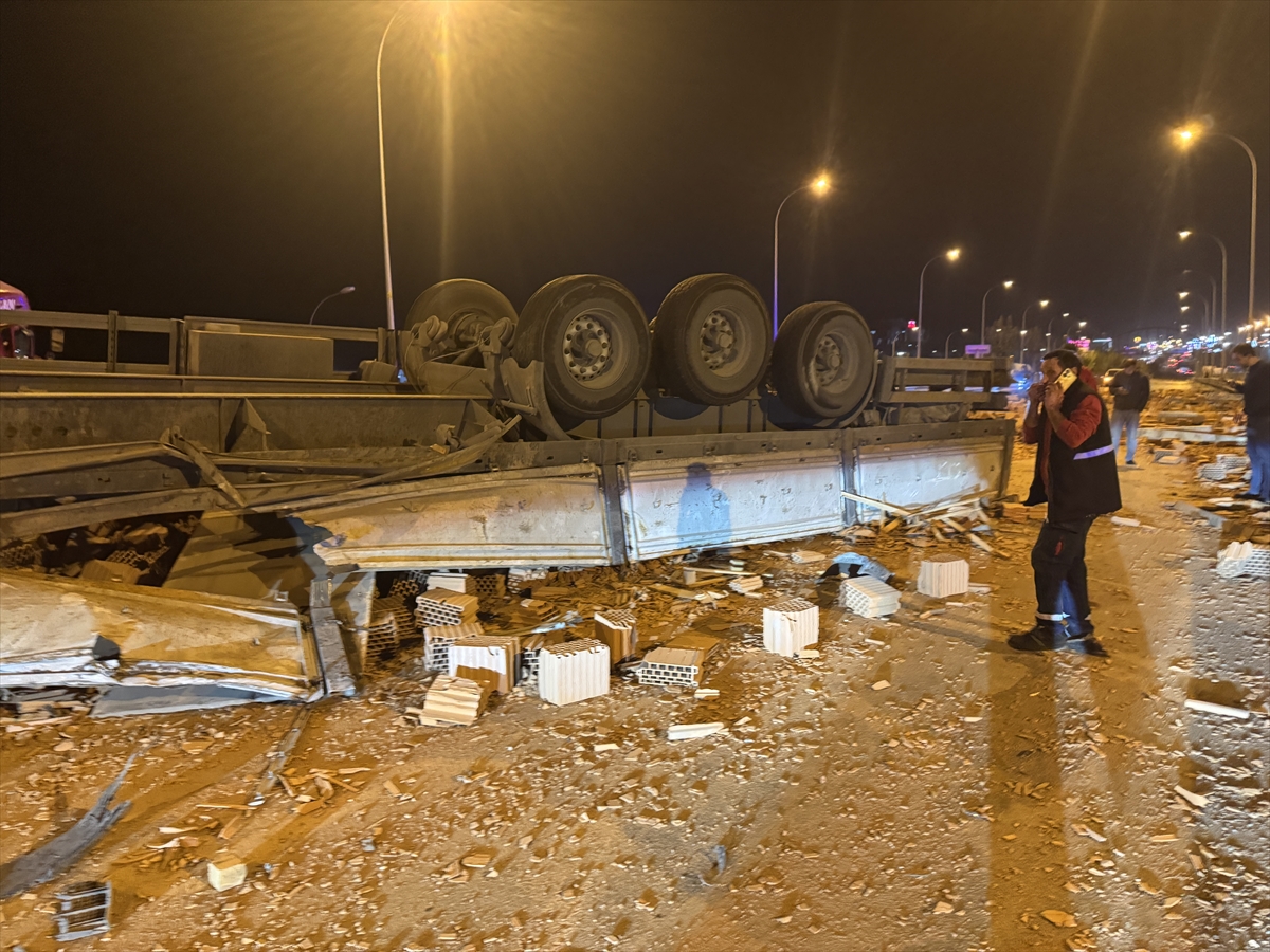 Afyonkarahisar'da kaza: 1 kişi hayatını kaybetti, 7 yaralı