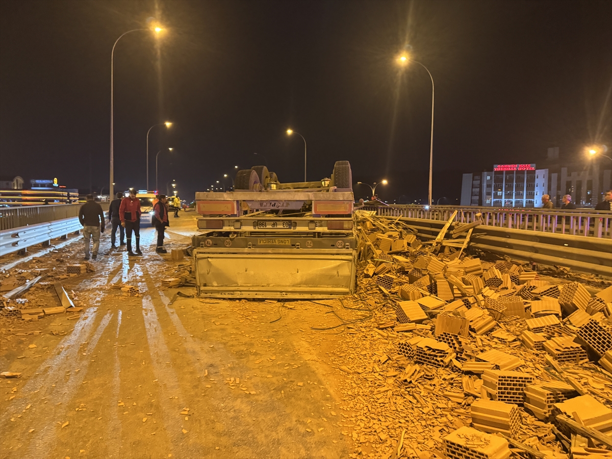 Afyonkarahisar'da kaza: 1 kişi hayatını kaybetti, 7 yaralı
