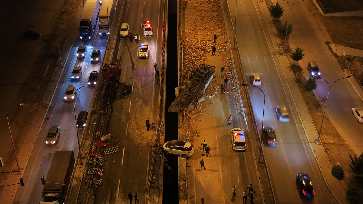 Afyonkarahisar'da kaza: 1 kişi hayatını kaybetti, 7 yaralı