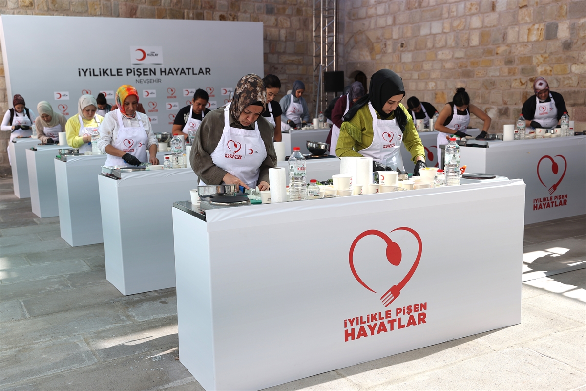 Türk Kızılay: Depremzede kadınlar Nevşehir'de aşçılık eğitimi aldı