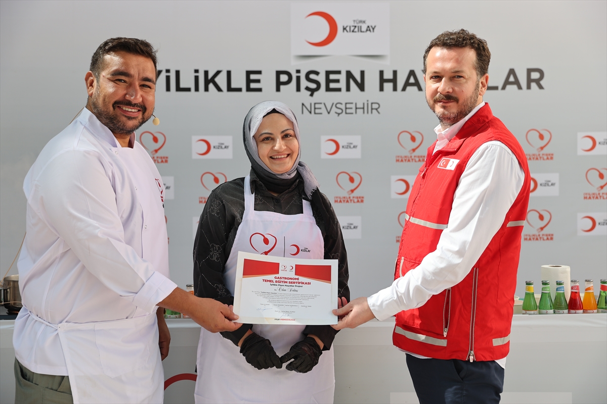 Türk Kızılay: Depremzede kadınlar Nevşehir'de aşçılık eğitimi aldı