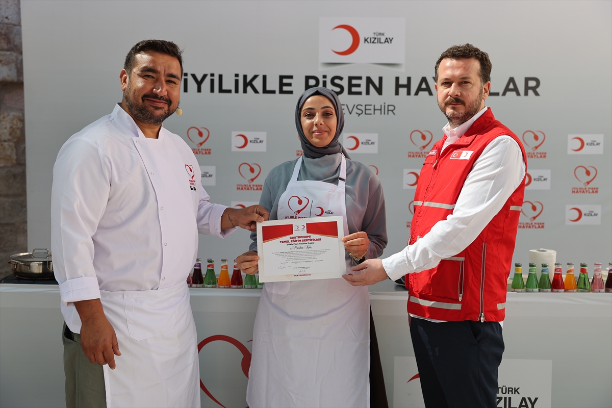 Türk Kızılay: Depremzede kadınlar Nevşehir'de aşçılık eğitimi aldı