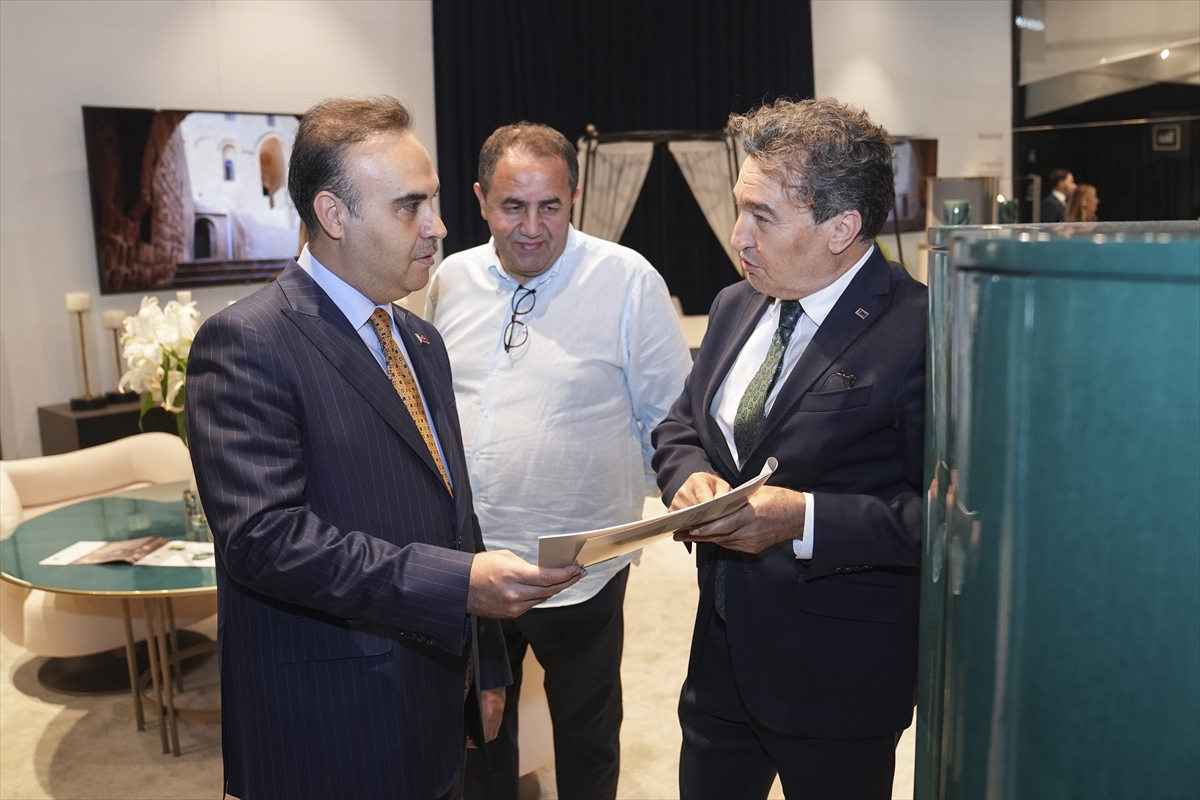 Bakan Kacır: Furnishings&Design Istanbul fuarını gezdi