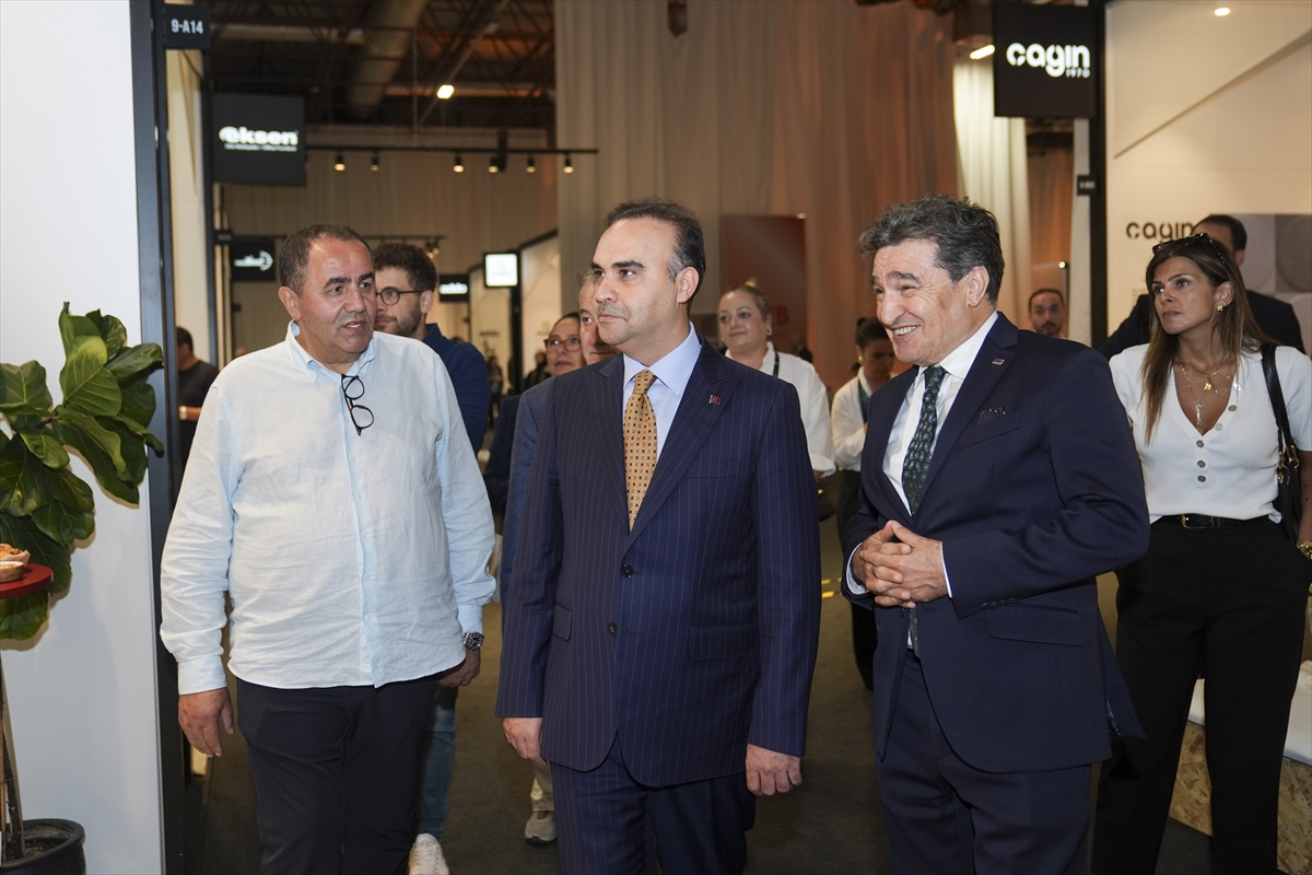 Bakan Kacır: Furnishings&Design Istanbul fuarını gezdi