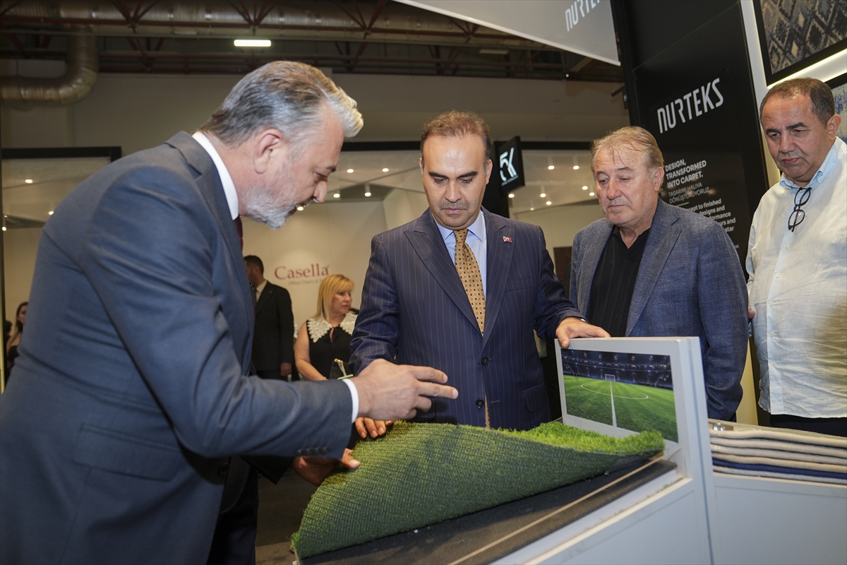 Bakan Kacır: Furnishings&Design Istanbul fuarını gezdi