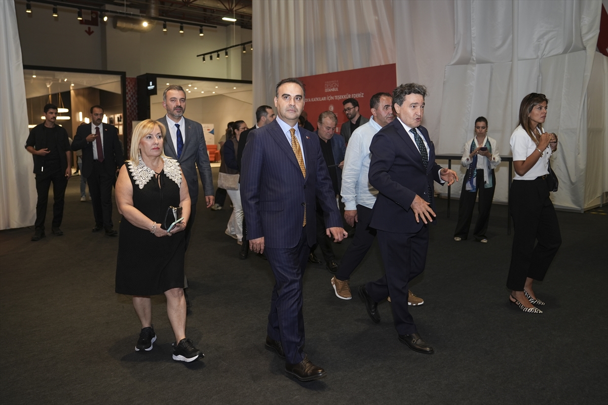 Bakan Kacır: Furnishings&Design Istanbul fuarını gezdi