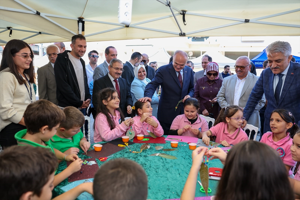 Düzce Bilim Şenliği'nde Vali Makas: İnsan yetiştirin
