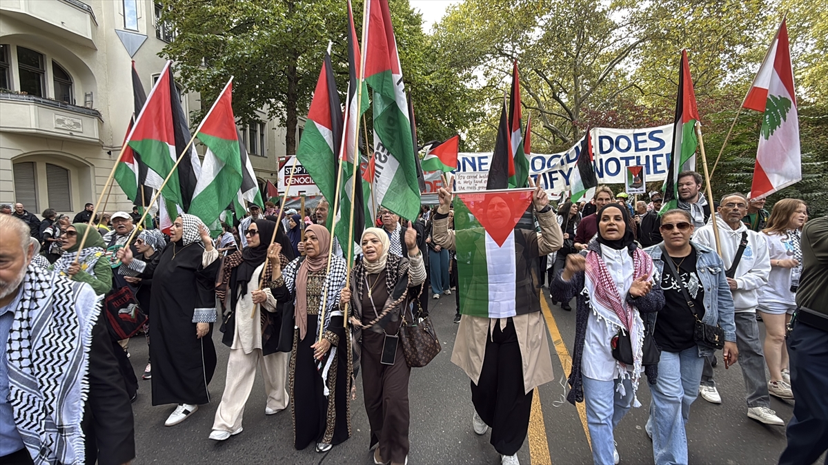 Berlin'de Filistin'e destek gösterisi: İsrail saldırıları protesto edildi