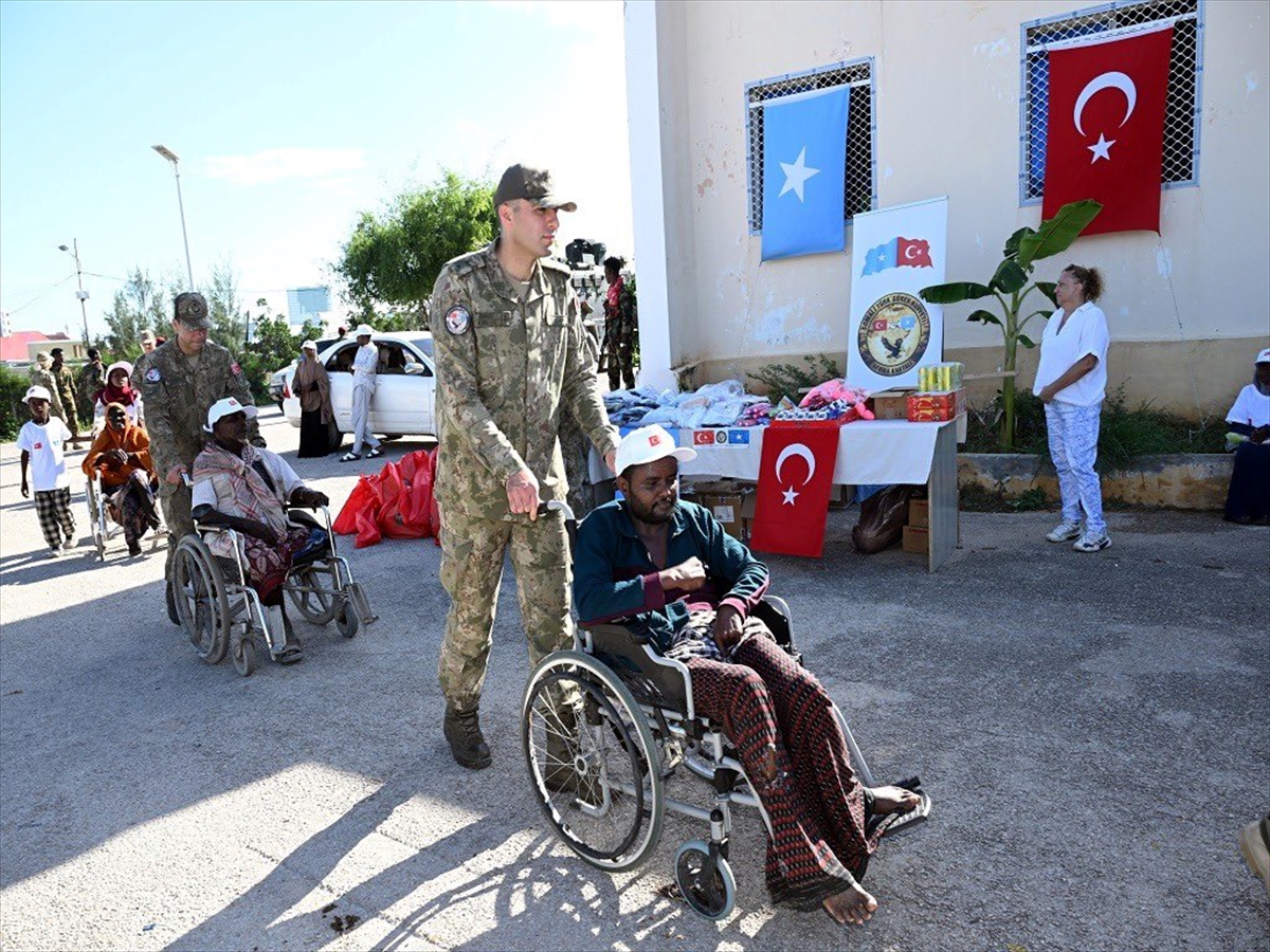 MSB: Somali'de gazilere ve ailelerine tekerlekli sandalye