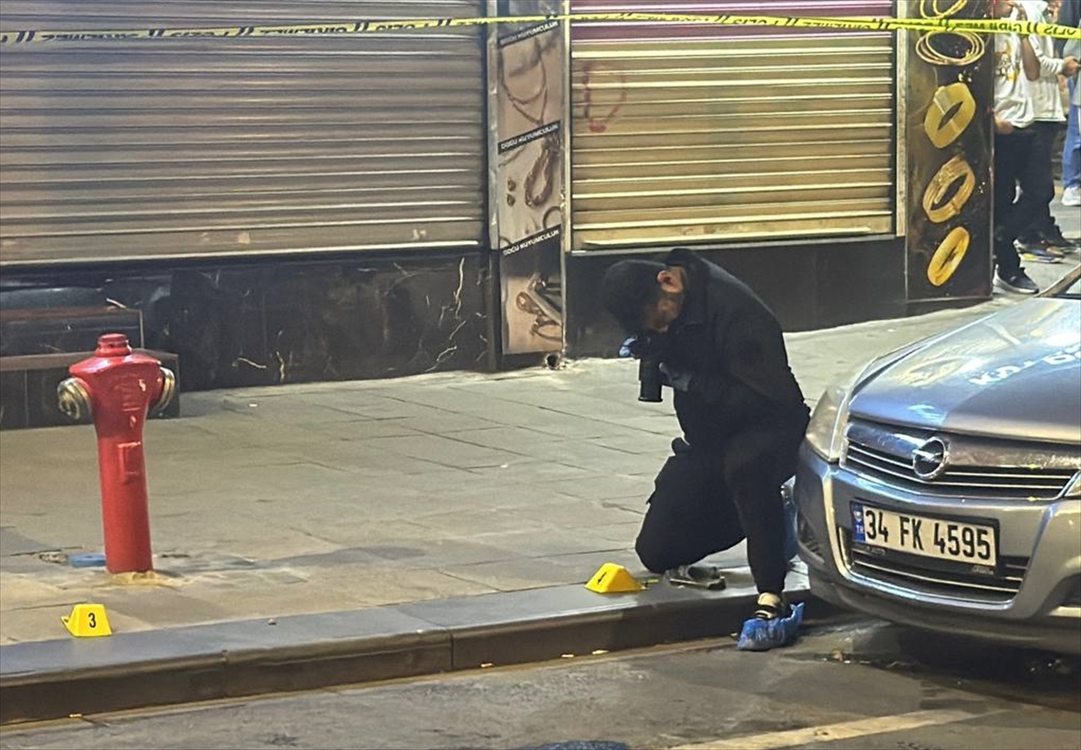 Esenler'de bıçaklı saldırgan polisin müdahalesiyle etkisiz