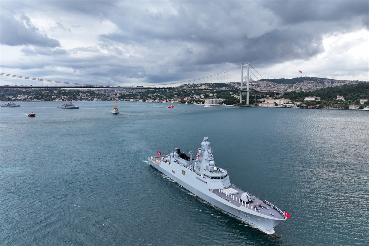 Preveze Deniz Zaferi kapsamında İstanbul Boğazı'ndan geçiş yapıldı