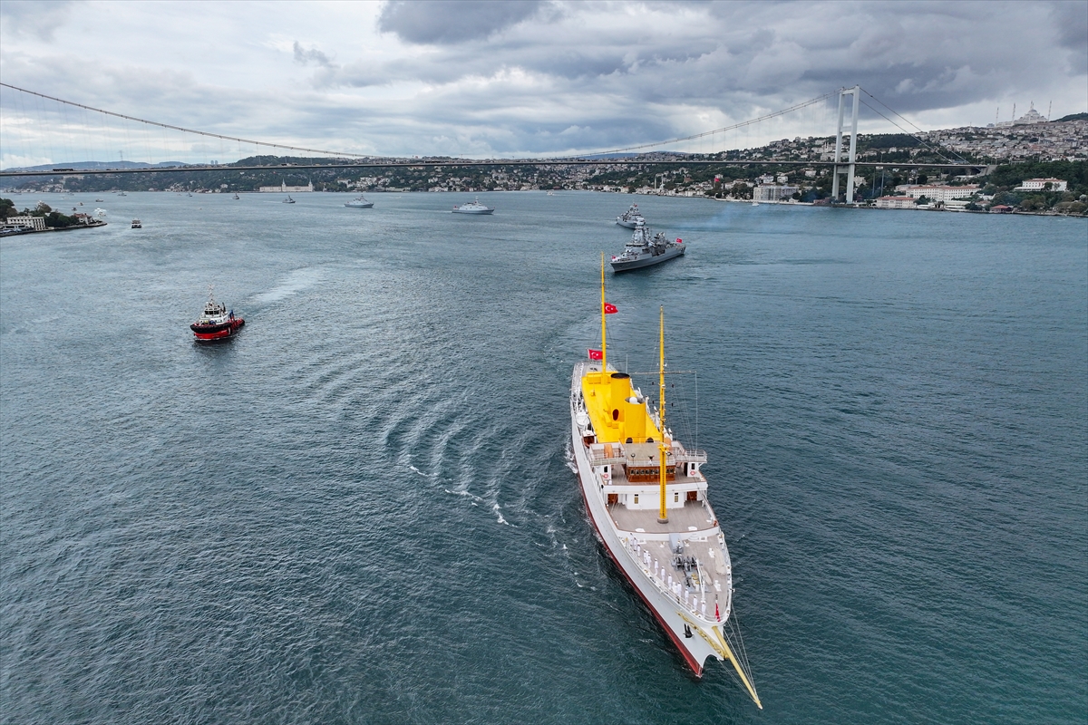 Preveze Deniz Zaferi kapsamında İstanbul Boğazı'ndan geçiş yapıldı