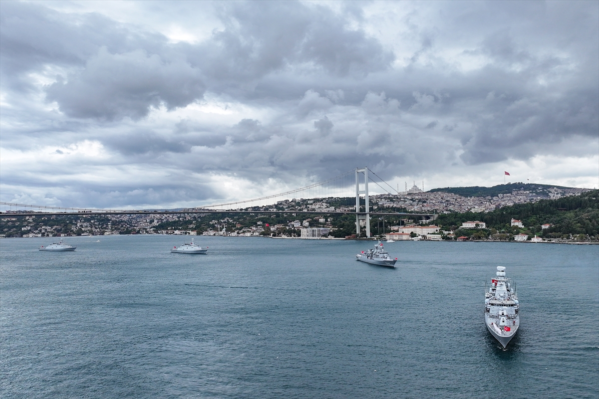 Preveze Deniz Zaferi kapsamında İstanbul Boğazı'ndan geçiş yapıldı