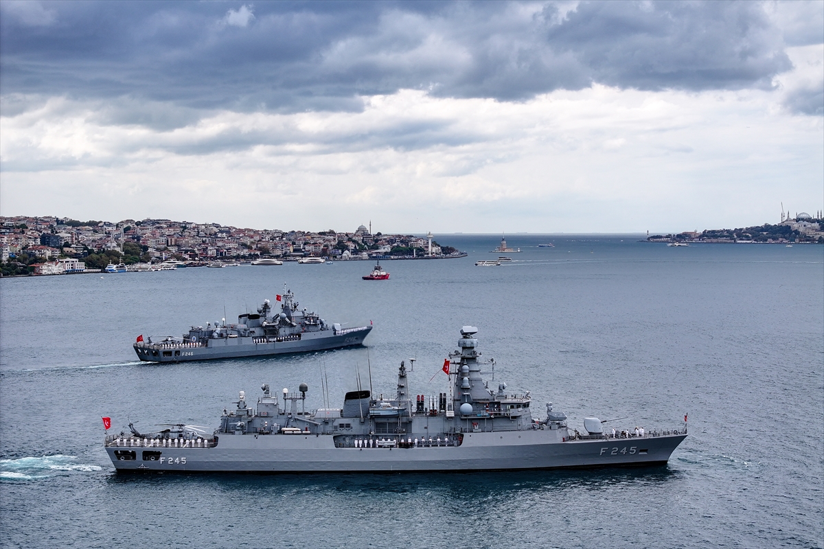 Preveze Deniz Zaferi kapsamında İstanbul Boğazı'ndan geçiş yapıldı