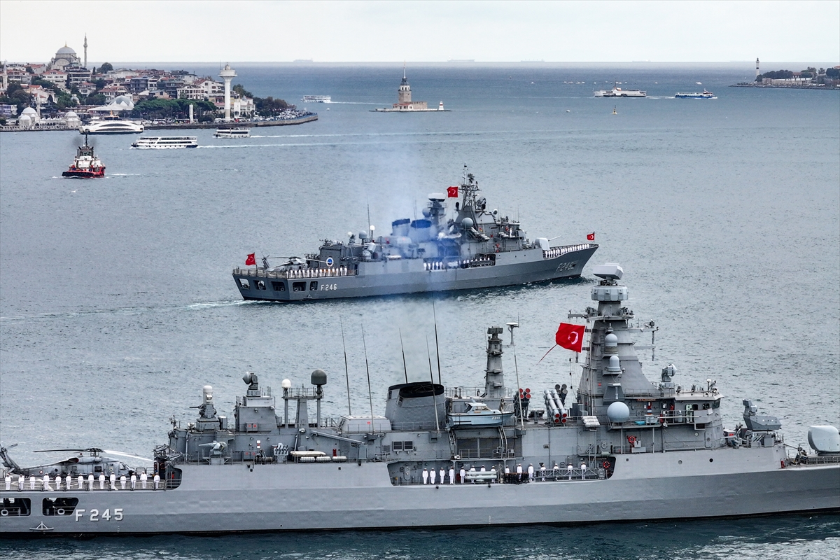 Preveze Deniz Zaferi kapsamında İstanbul Boğazı'ndan geçiş yapıldı
