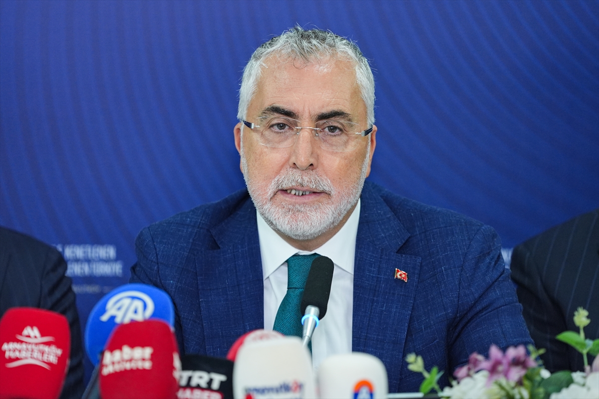 Bakan Işıkhan: Güçlü Türkiye için çalışmak zorunluluk
